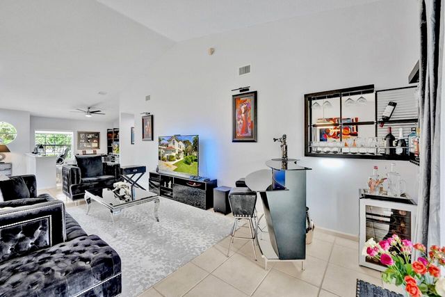 7669 Springwater Place 202, Boynton Beach, FL 33437