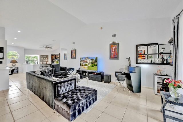 7669 Springwater Place 202, Boynton Beach, FL 33437