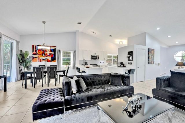 7669 Springwater Place 202, Boynton Beach, FL 33437