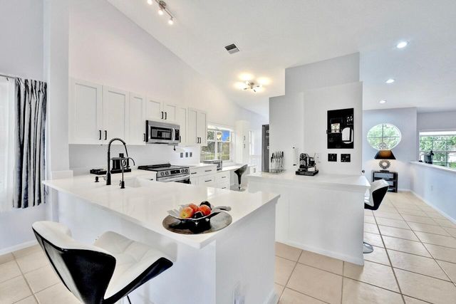 7669 Springwater Place 202, Boynton Beach, FL 33437