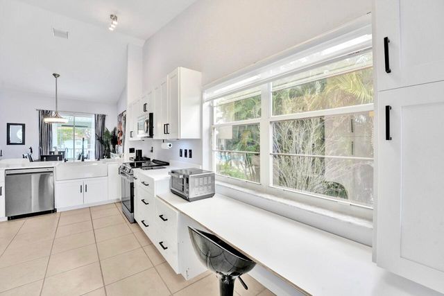 7669 Springwater Place 202, Boynton Beach, FL 33437