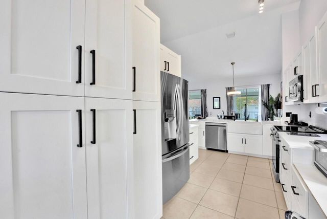 7669 Springwater Place 202, Boynton Beach, FL 33437