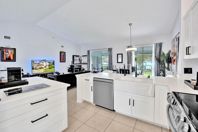 7669 Springwater Place 202, Boynton Beach, FL 33437