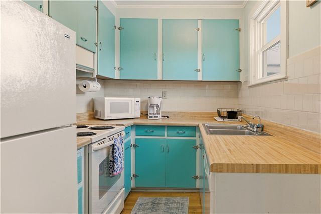 8 Carey Street, Newport, RI 02840