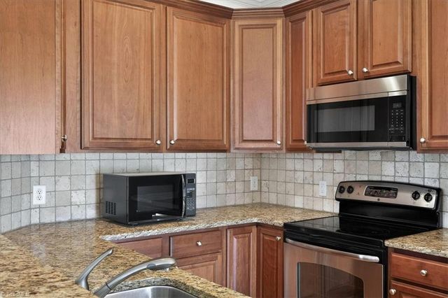 255 Holly Place Court, Winston-salem, NC 27101