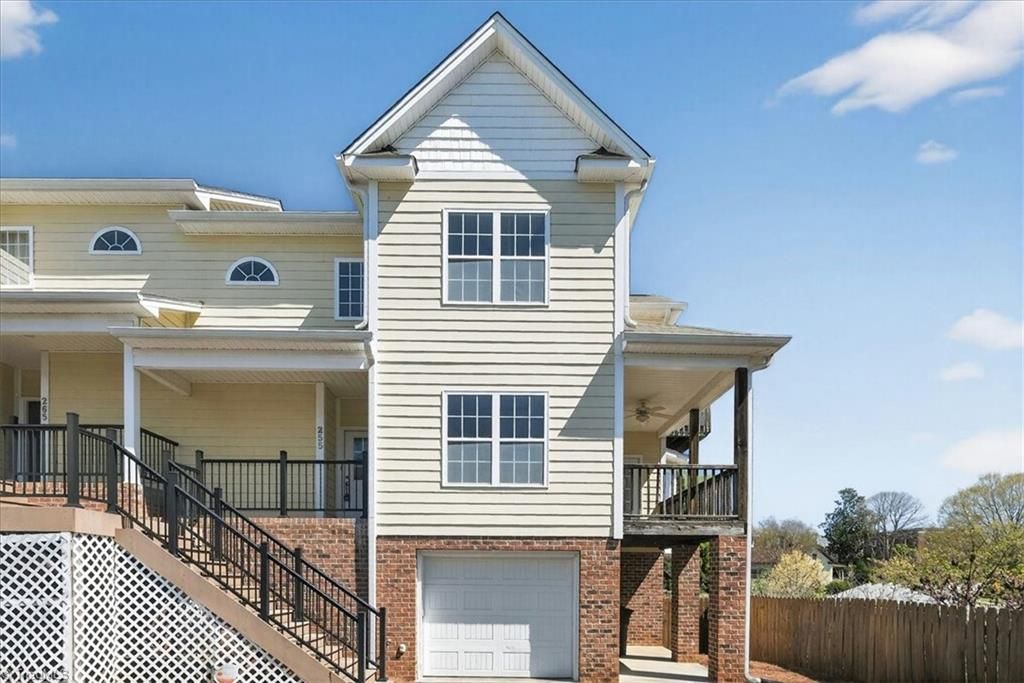 255 Holly Place Court, Winston-salem, NC 27101