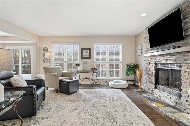 186 Bayberry Ln, Cranberry Twp, PA 16066