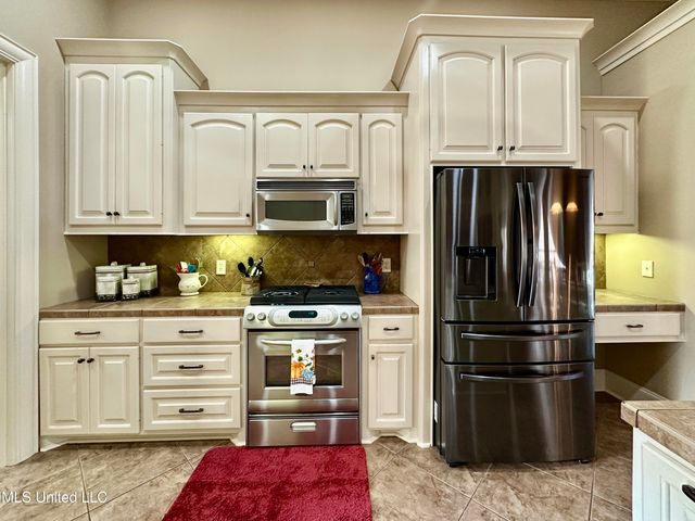 112 Pinehaven Place, Clinton, MS 39056