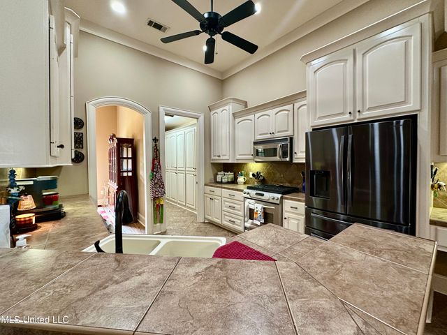 112 Pinehaven Place, Clinton, MS 39056