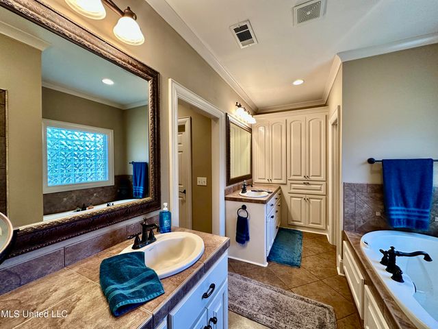 112 Pinehaven Place, Clinton, MS 39056