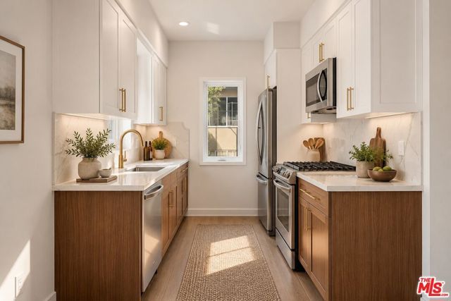 2117 Beachwood Terrace, Los Angeles, CA 90068