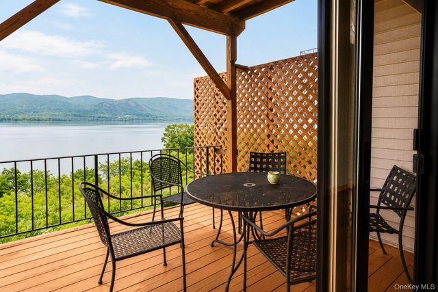 735 Hewitt Lane, New Windsor, NY 12553