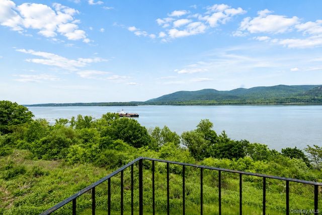 735 Hewitt Lane, New Windsor, NY 12553
