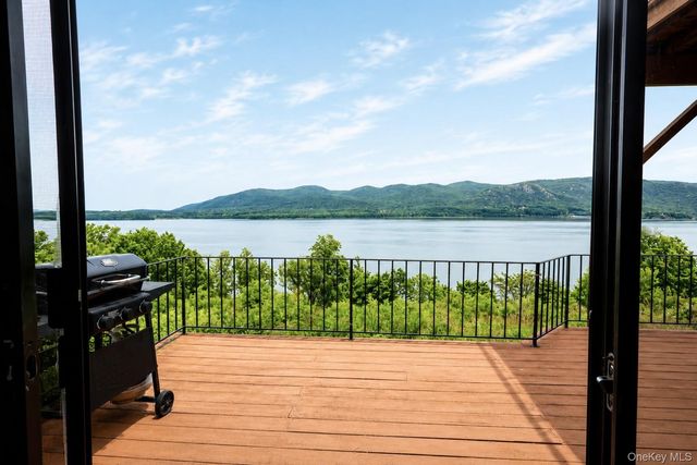735 Hewitt Lane, New Windsor, NY 12553