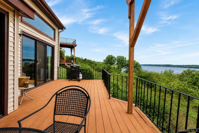 735 Hewitt Lane, New Windsor, NY 12553
