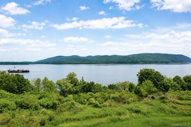 735 Hewitt Lane, New Windsor, NY 12553