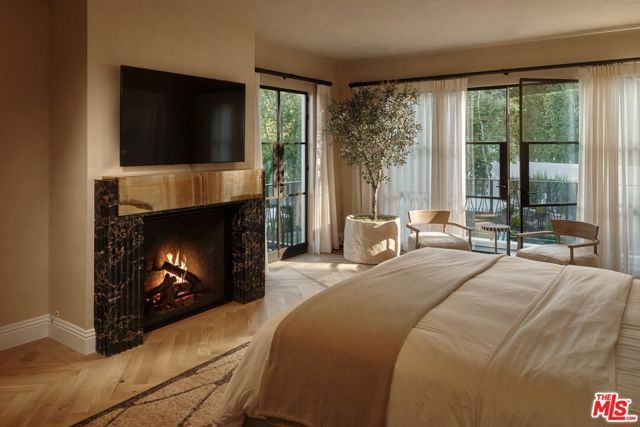 2331 Chislehurst Drive, Los Angeles, CA 90027