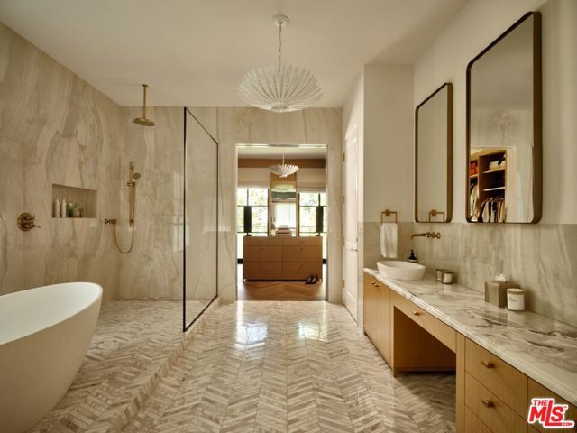 2331 Chislehurst Drive, Los Angeles, CA 90027