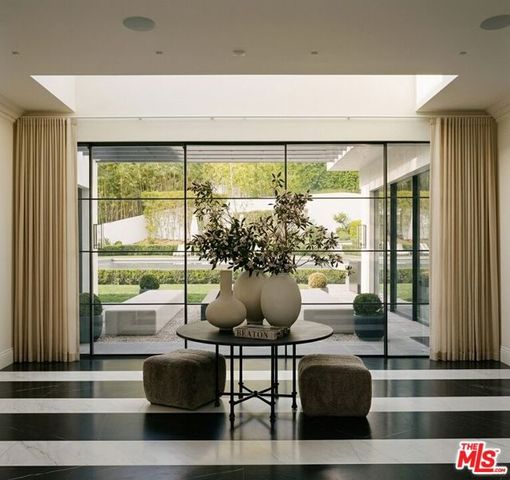 2331 Chislehurst Drive, Los Angeles, CA 90027