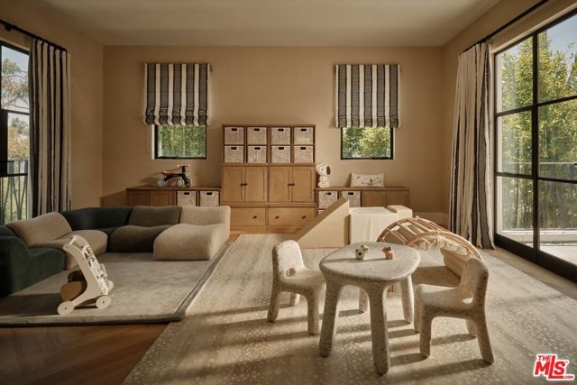 2331 Chislehurst Drive, Los Angeles, CA 90027