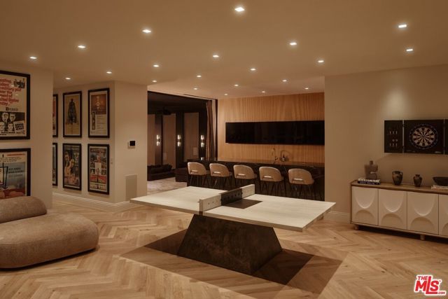 2331 Chislehurst Drive, Los Angeles, CA 90027