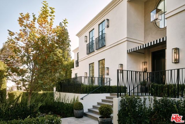 2331 Chislehurst Drive, Los Angeles, CA 90027