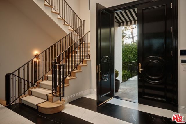 2331 Chislehurst Drive, Los Angeles, CA 90027