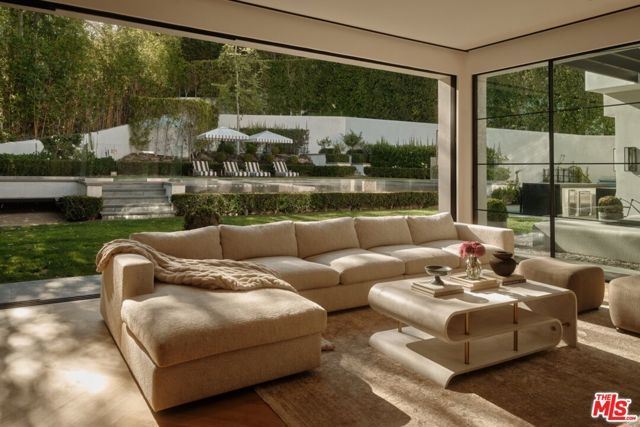 2331 Chislehurst Drive, Los Angeles, CA 90027