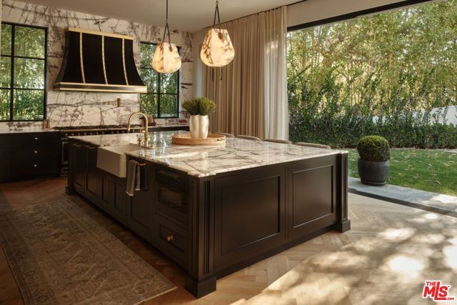 2331 Chislehurst Drive, Los Angeles, CA 90027