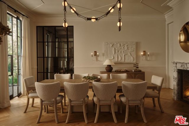 2331 Chislehurst Drive, Los Angeles, CA 90027
