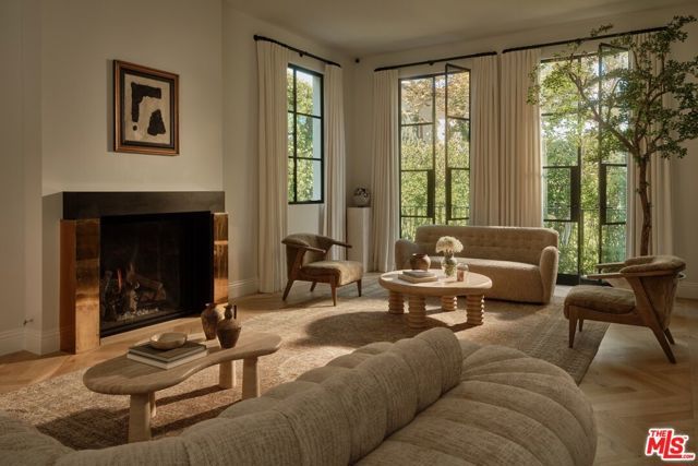 2331 Chislehurst Drive, Los Angeles, CA 90027