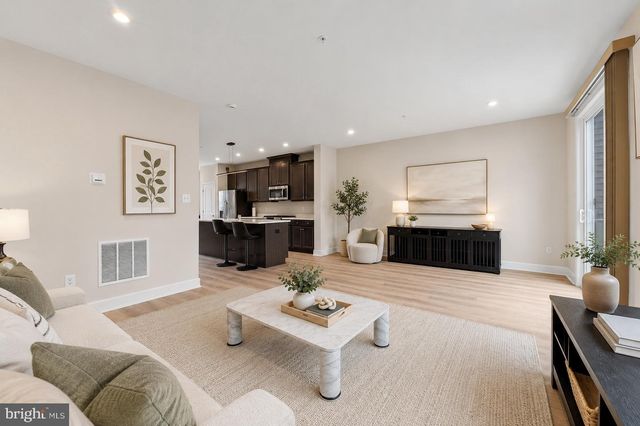 3545 STELLA BLUE DR, Hyattsville, MD 20782