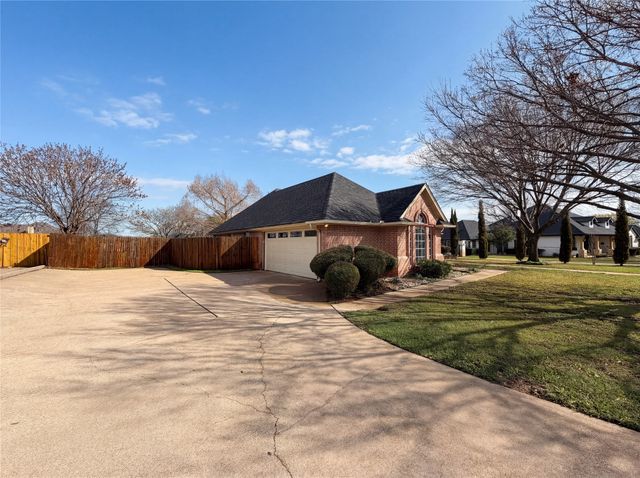 2808 Coventry Road, Crowley, TX 76036