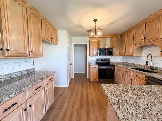 2808 Coventry Road, Crowley, TX 76036