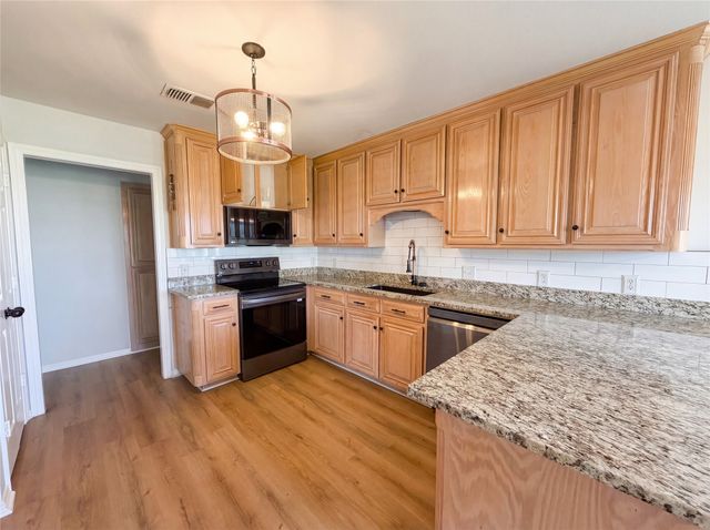 2808 Coventry Road, Crowley, TX 76036