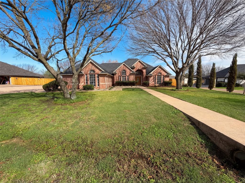 2808 Coventry Road, Crowley, TX 76036