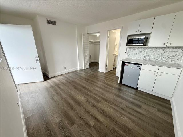 2520 N Andrews Avenue 303A, Wilton Manors, FL 33311
