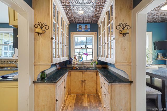 195 Cedar Swamp Road, Glen Head, NY 11545