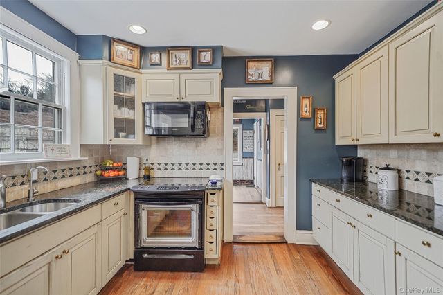 195 Cedar Swamp Road, Glen Head, NY 11545