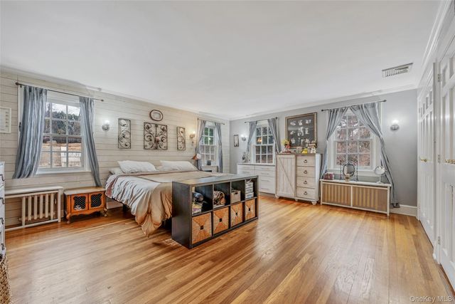 195 Cedar Swamp Road, Glen Head, NY 11545