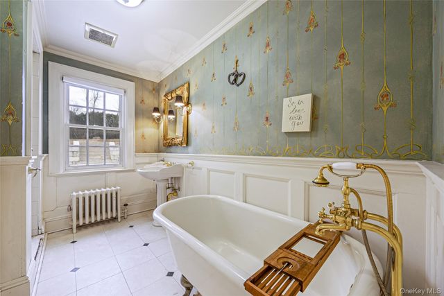 195 Cedar Swamp Road, Glen Head, NY 11545