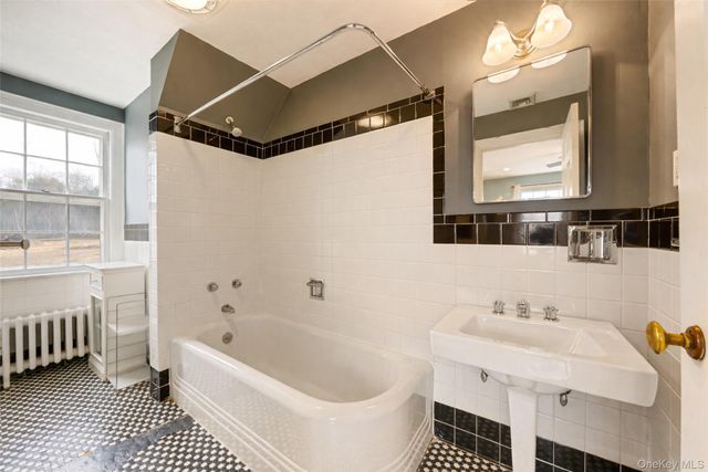 195 Cedar Swamp Road, Glen Head, NY 11545