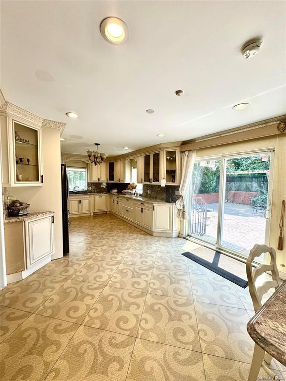 139-04 Coolidge Avenue, Briarwood, NY 11435 — photo 5