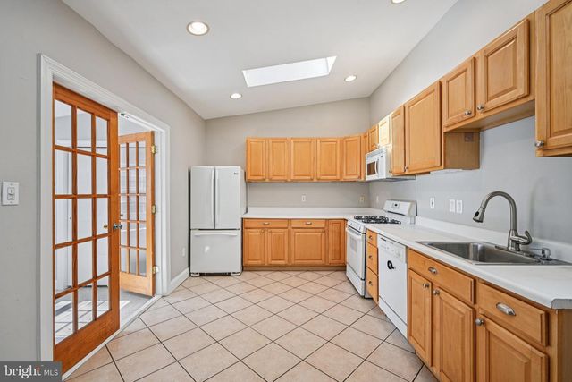 112 DAWSON ST, Philadelphia, PA 19127