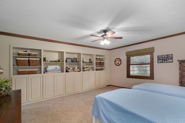 1735 E Vincent Drive, Springfield, MO 65804