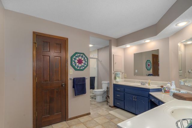 1735 E Vincent Drive, Springfield, MO 65804