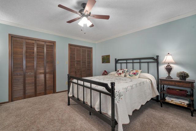 1735 E Vincent Drive, Springfield, MO 65804