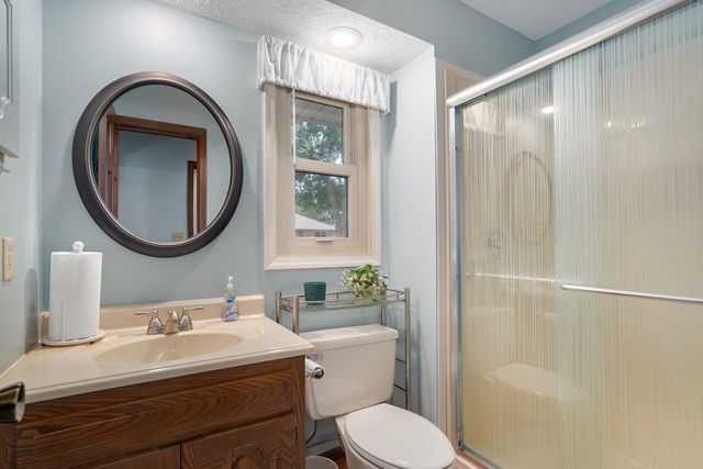 1735 E Vincent Drive, Springfield, MO 65804
