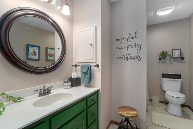 1735 E Vincent Drive, Springfield, MO 65804