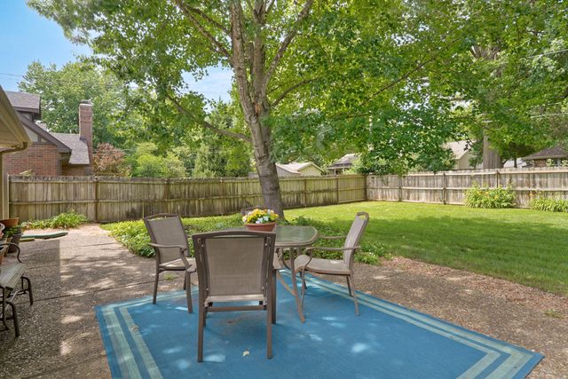 1735 E Vincent Drive, Springfield, MO 65804